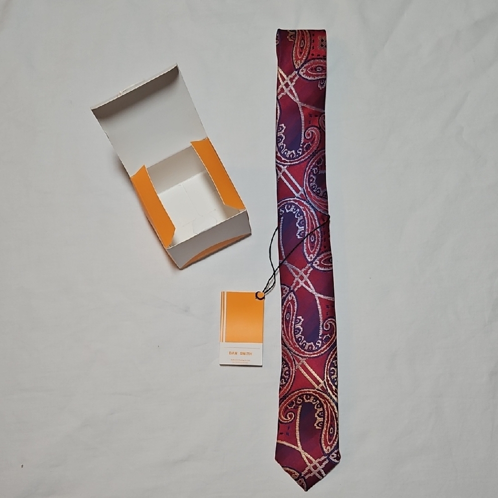 NEW Dan Smith Skinny Neck Tie in Gift Box Paisley Red Blue Purple Necktie